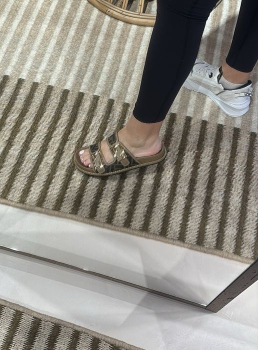 Сандали , чехли Fendi