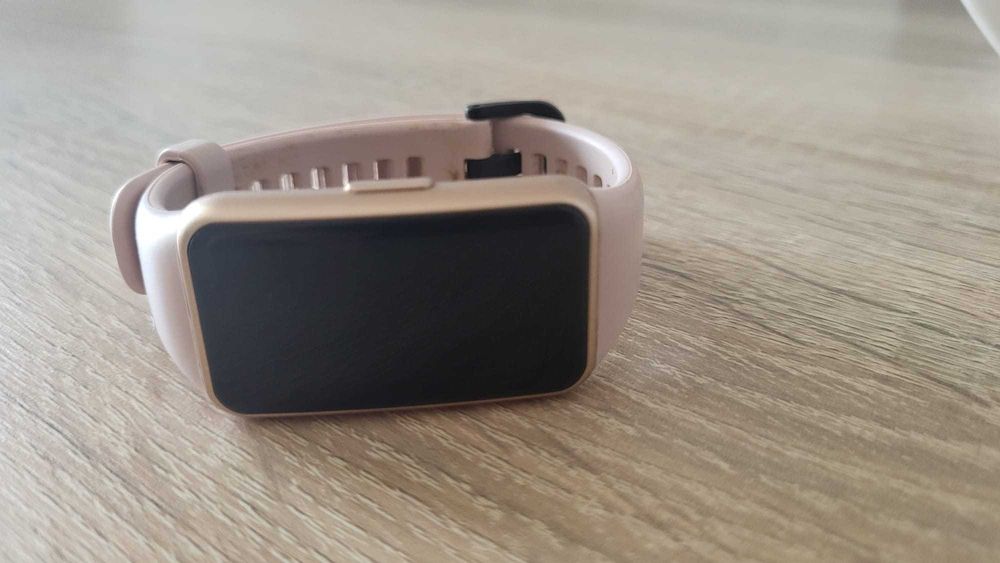 Huawei Band 6, model FRA-B19