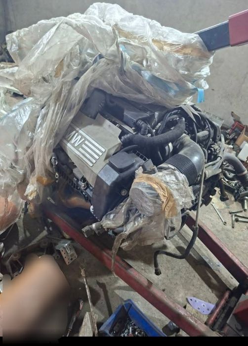 Cutie manuala V8  BMW și motor N62 B44I SWAP COMPLECT