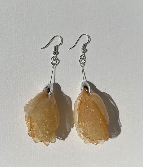 Ръчно изработени цветя-бижута