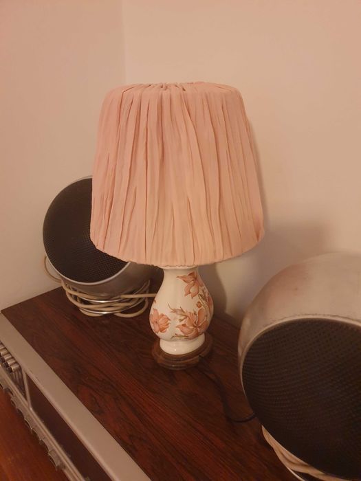 vand veioza mica din portelan cu abajur roz