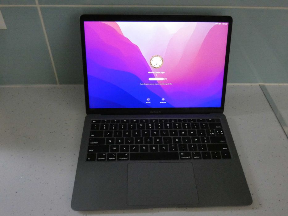 MacBook Air (Retina, 13-inch, 2019) A1932