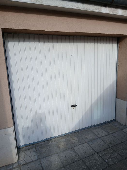 Електрическа Гаражна Врата