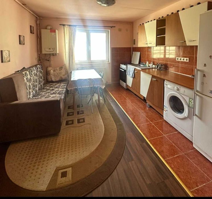 Inchiriez apartament decomandat doua camere Str.Henri Coanda