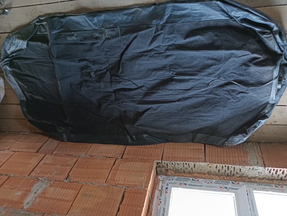 Vând salteaua gonflabila 2 persoane la 200 și cu pompa cu 250 intro stare foarte buna trimit și in tara
