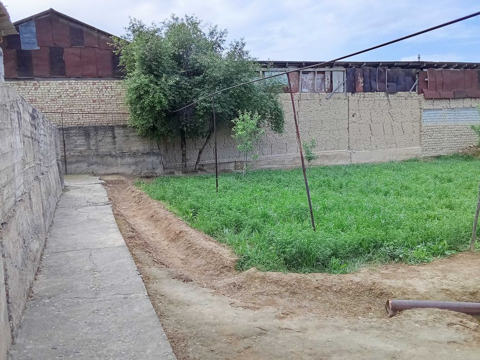 Шоро бозорда 8 сотих ер сотилади