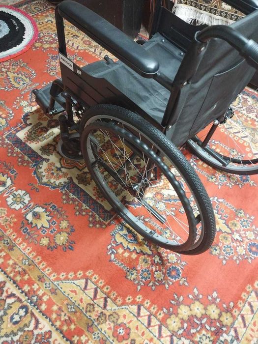 Продам инвалидную коляску