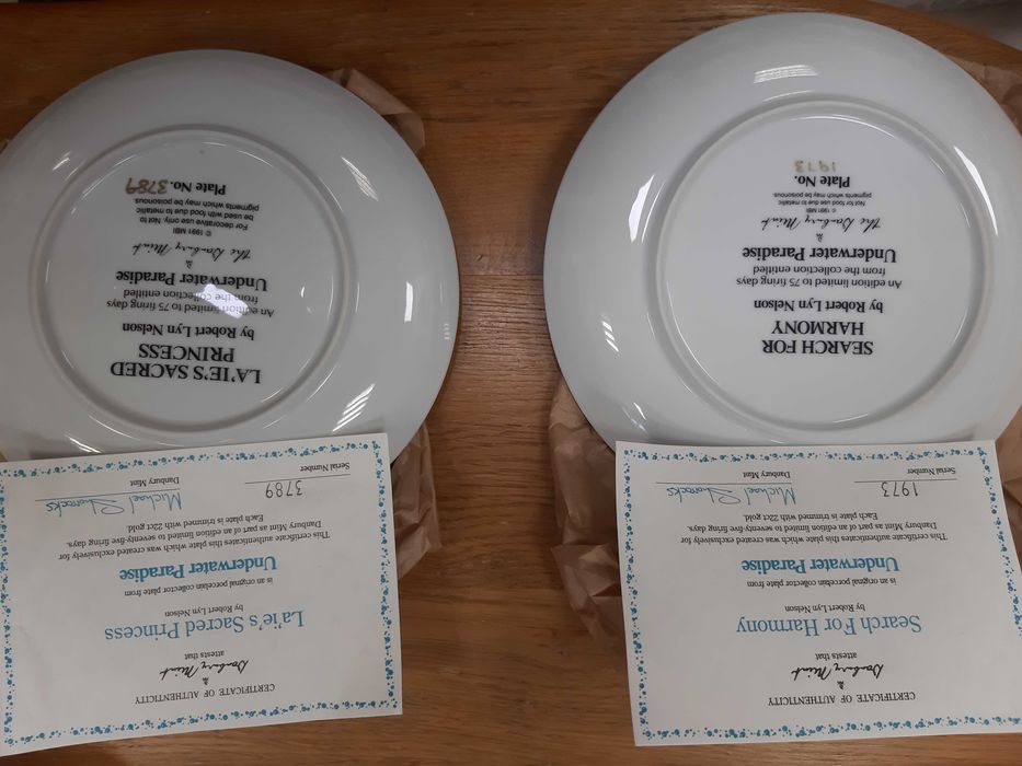 12 броя порцеланови чиний