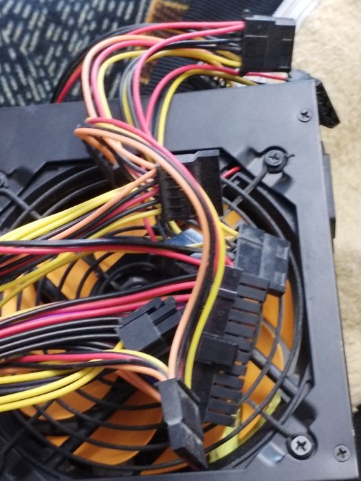 Sursa în stare foarte buna