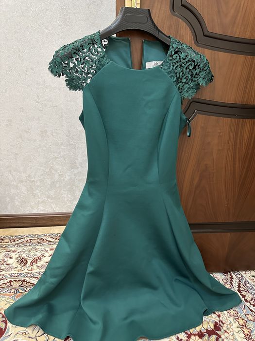 Коктельное платье с гипюром