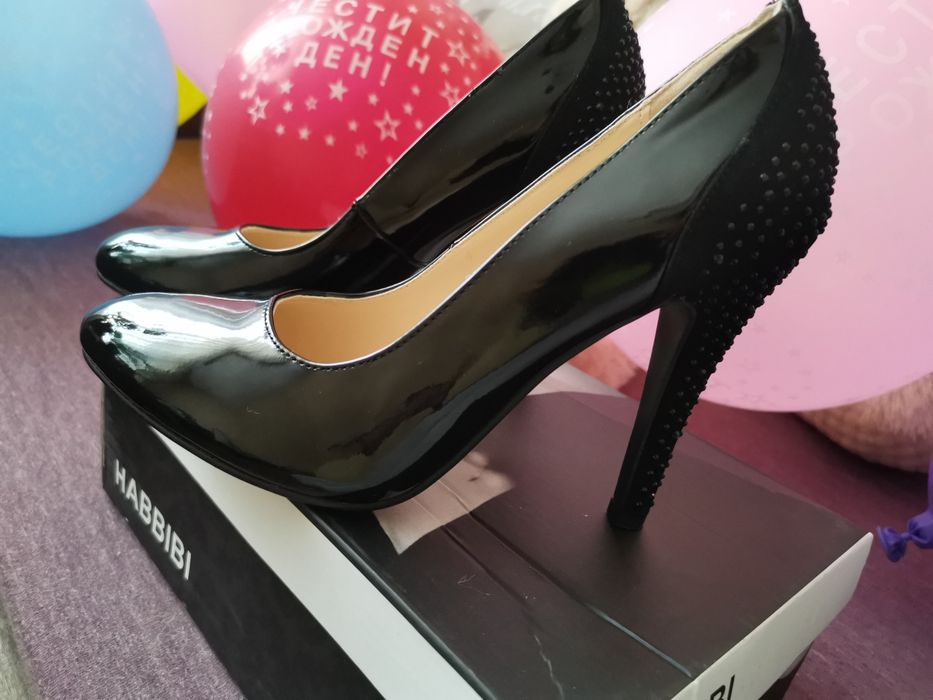 Черни обувки с камъчета