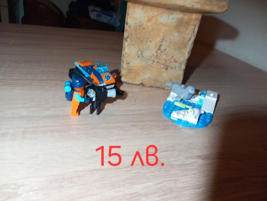 Lego човечета и аксесоари