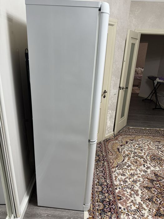 Холодильник indesit