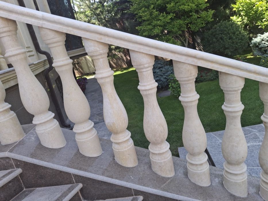 Гранит травертин мрамор перила слябы тумбы