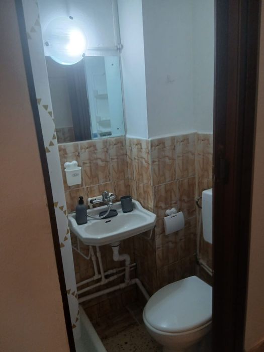 Închiriez garsoniera