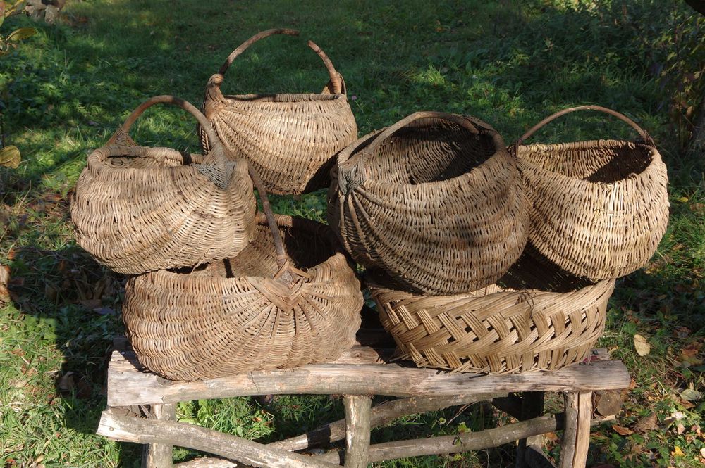 Стари плетени кошници и плетен кош