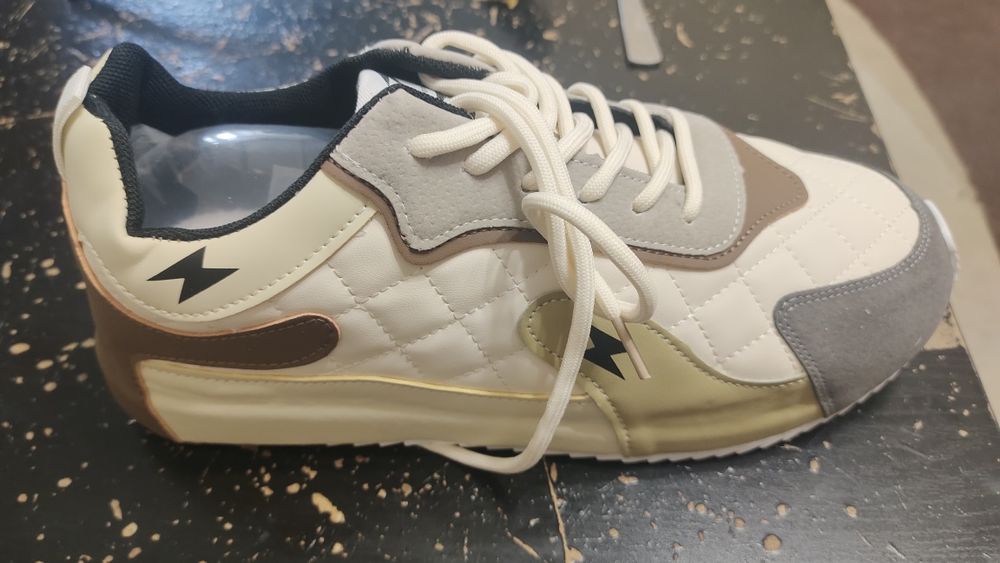 Продам кроссовки