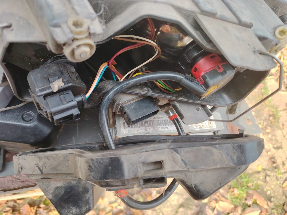 Фарове и навигация с кода за Ауди а6 ц5 с би ксеон