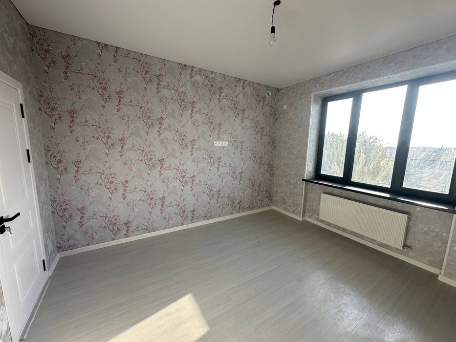 Срочно сотилади участка сергелидан 6.7км узокликда 7хона 2соту Янгийул