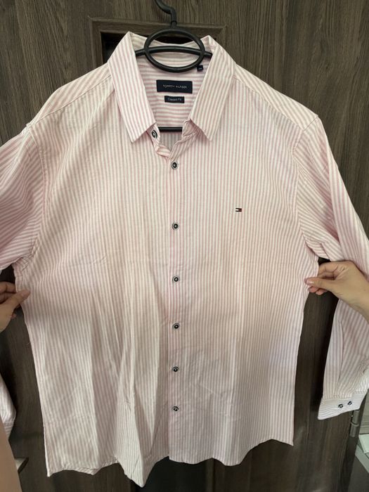 Чисто нова мъжка риза Tommy Hilfiger Classic Fit с дълъг ръкав, на райета, дизайн розово и бяло райе, размер XXL, дизайнерска