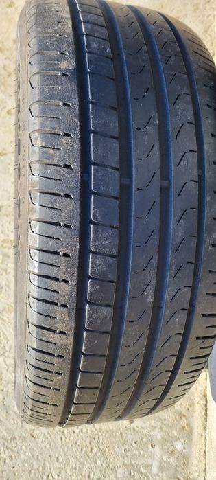 Vând cauciucuri Pirelli