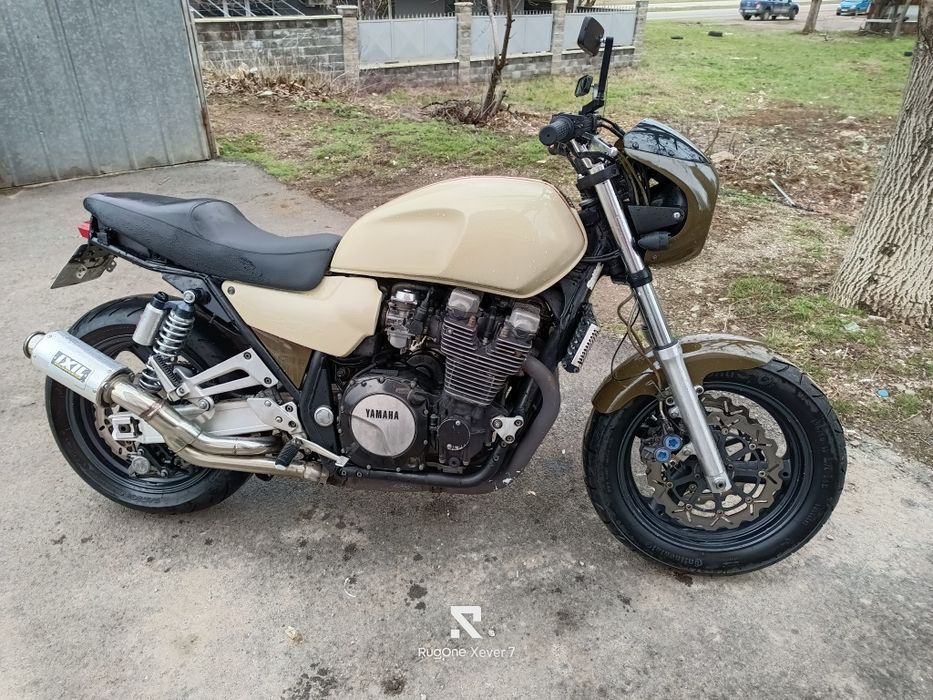 Продавам Yamaha XJR 1200