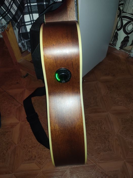 Трансаккустическая гитара Cort