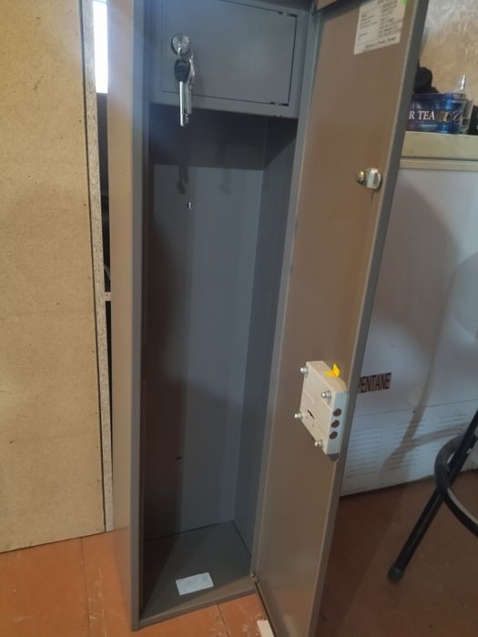 Продается сейф заводской