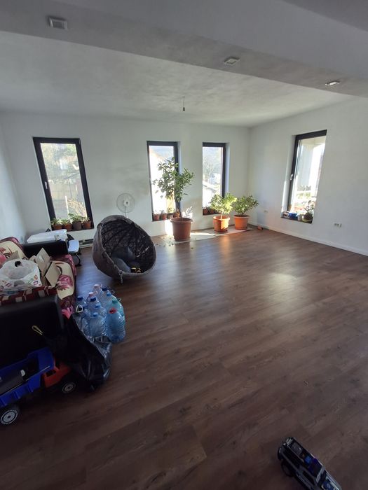 Casă de vânzare construită în anul 2023