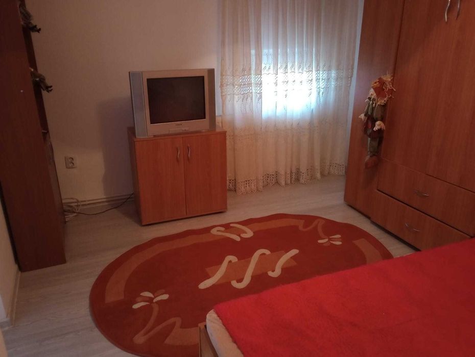 Inchiriez casa 6 camere in cartierul Gara Veche Piatra Neamt