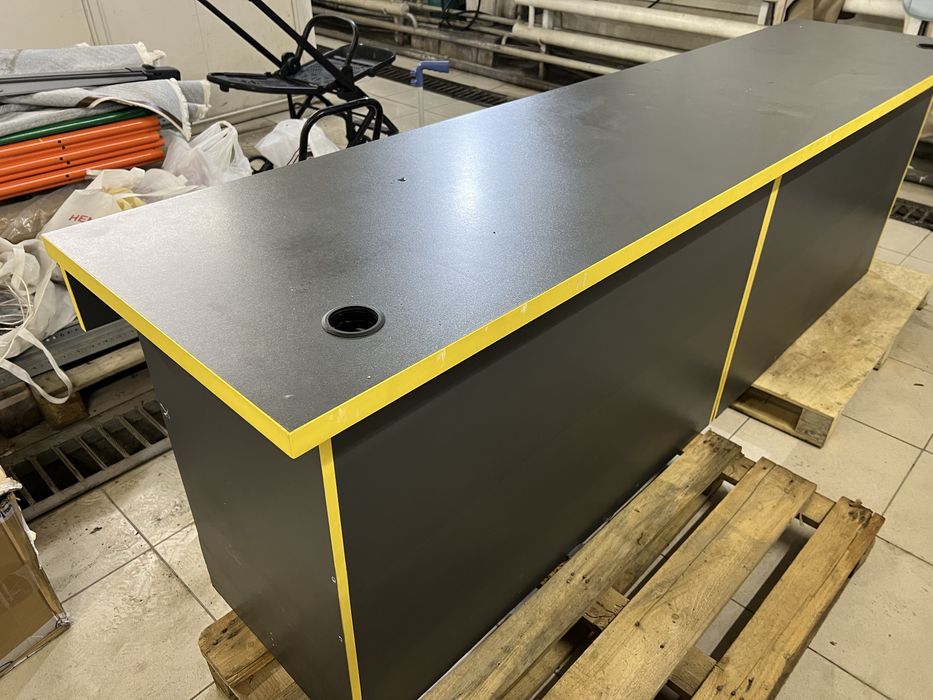 Продам офисный стол срочно