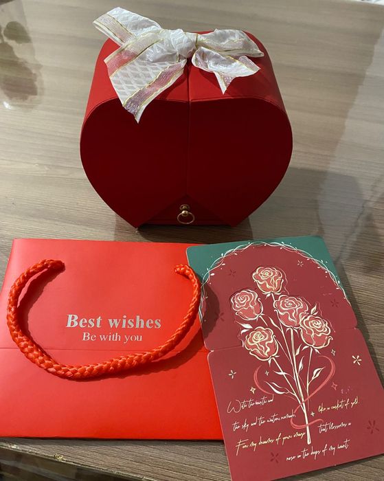 Подарок.Шкатулка с кулоном