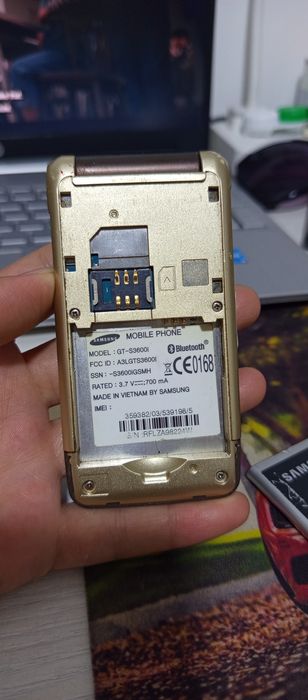 Samsung buklanadigan (Flip) telefon