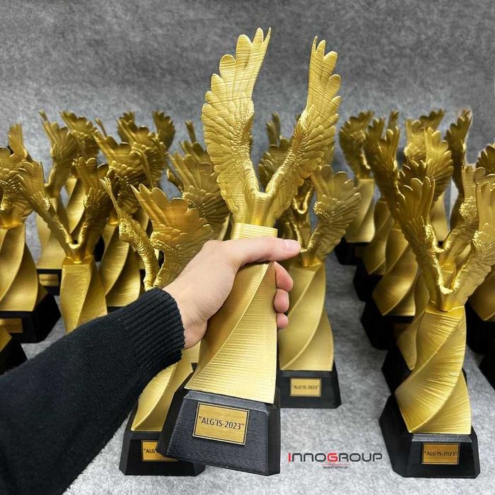 Статуэтки Кубки Наградная продукция Медали