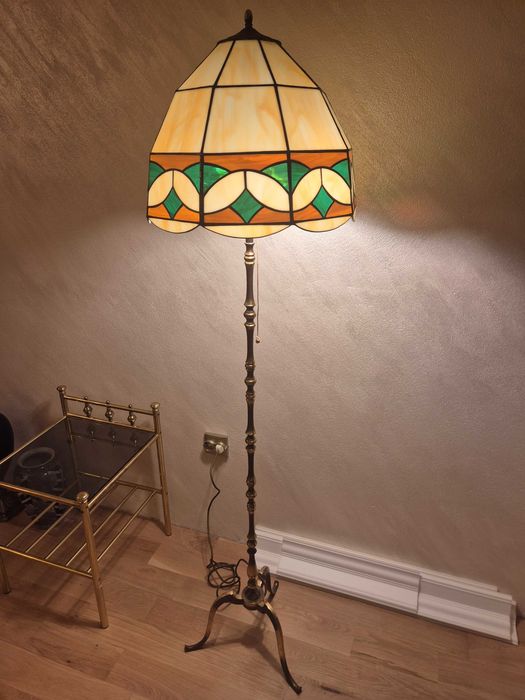Lampadar stil Tiffany