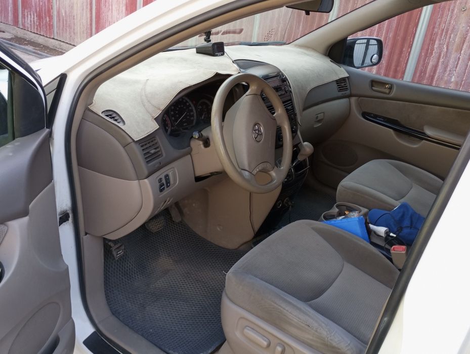 Тойота Сиенна 2004