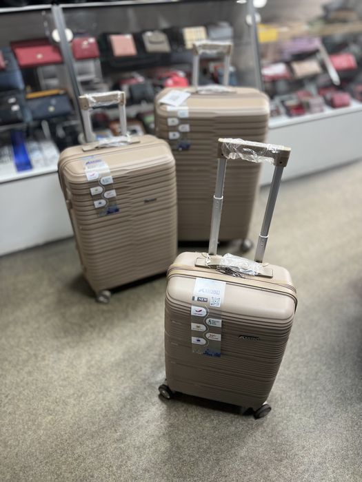 Высокопрочные Чемоданы