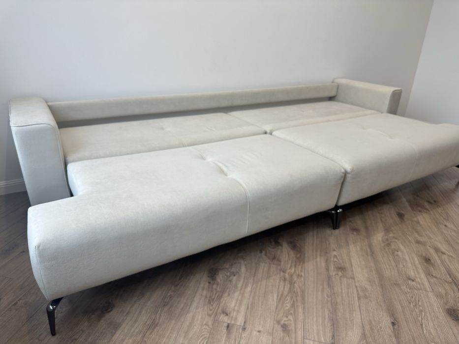 Продам диван, в идеальном состоянии. 350*110, раскладывается