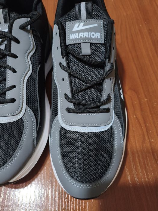 Продам мужские кроссовки