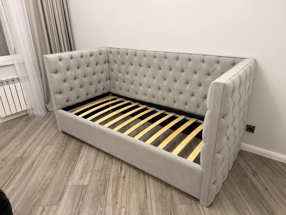 Кровать с матрасом