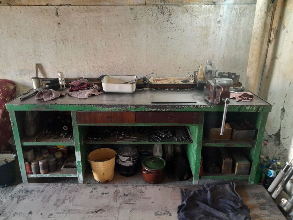 Стол верстак и тиски