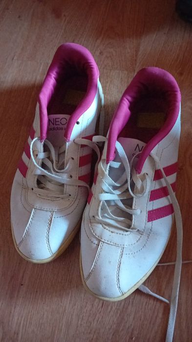 Vindem încălțăminte