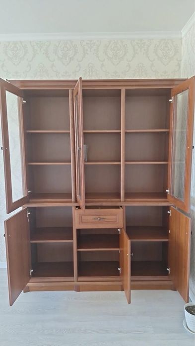 Продам шкаф для посуды