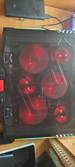 Охлаждающая подставка для ноутбука  2е