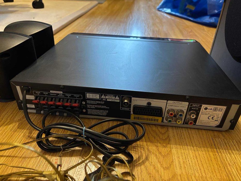 LG 5.1 Система за домашно кино 300W RMS