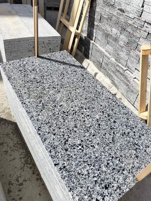 Pervaze scări blaturi din marmura sau granit, pardoseala marmura grani