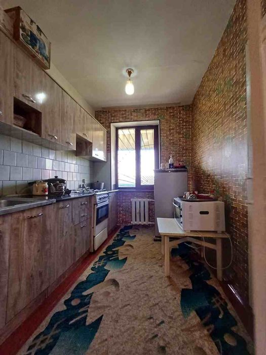 3 xonali kvartira sotiladi 10-mikrorayonda sotiladi