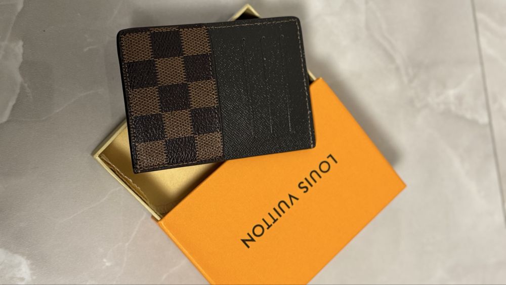 Портфейл, картхолдър в няколко цвята Louis Vuitton