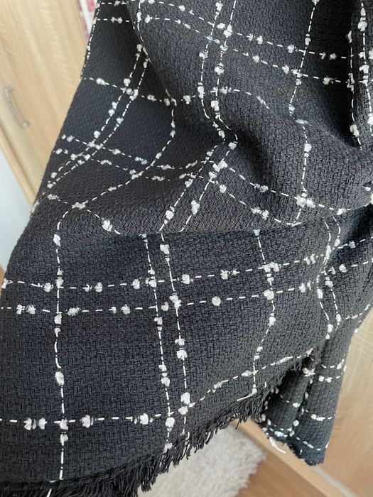 Черна рокля букле