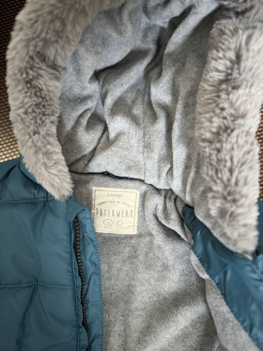 Яке George чисто ново